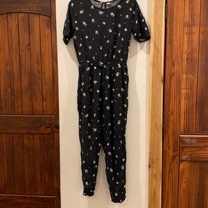 Old navy flowered romper size S